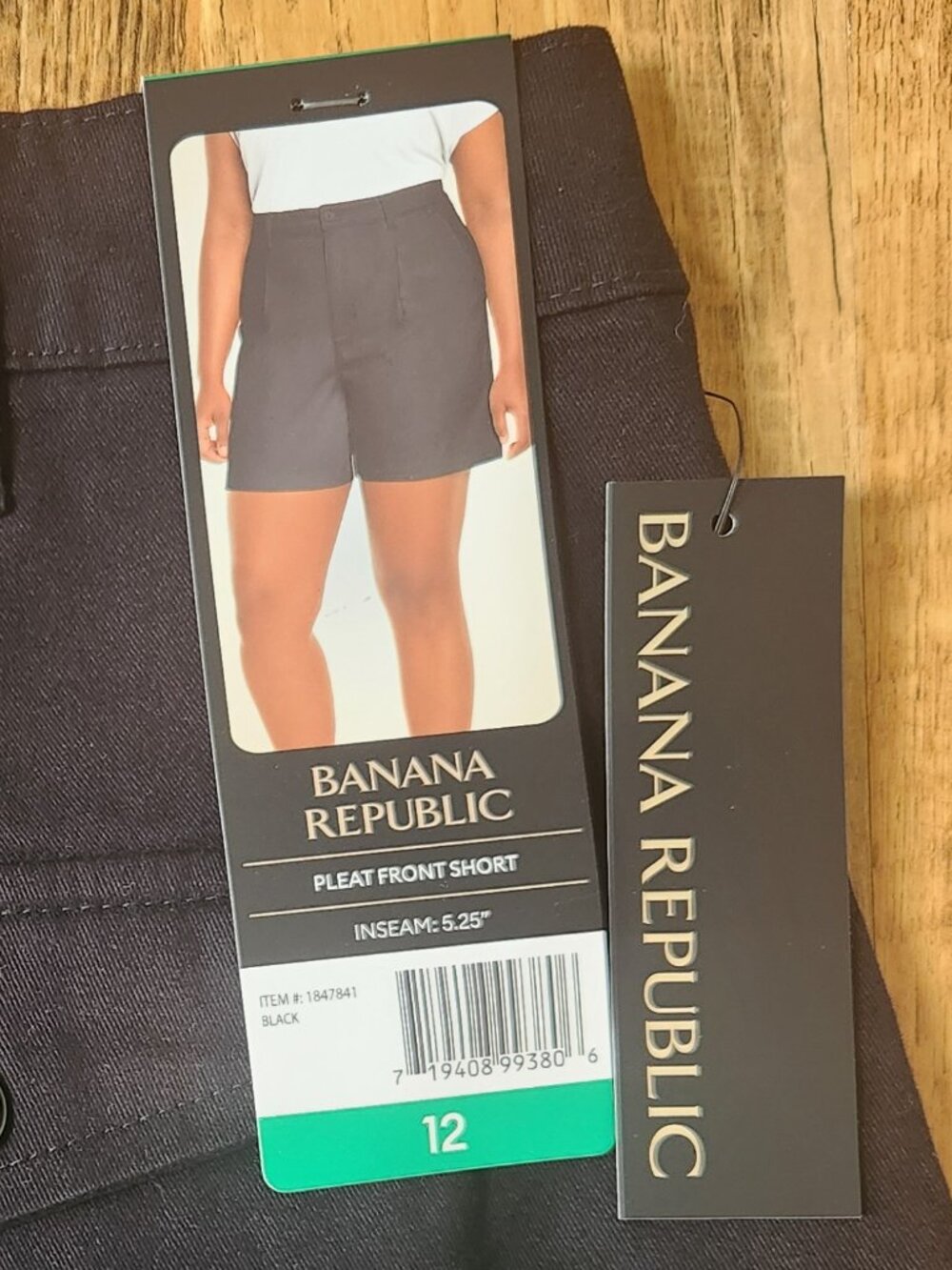 Banana Republic Women's Black Pleat Front Short Size 12 - Picture 8 of 8